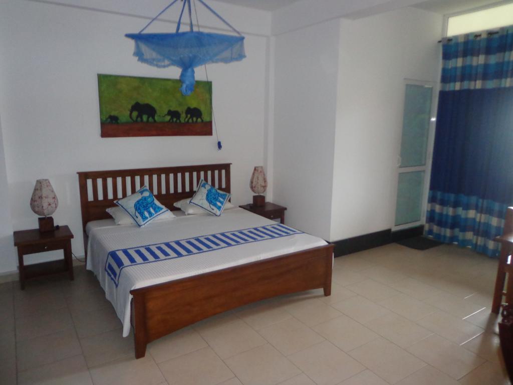 Blue Elephant Tourist Guesthouse Kudapaduwa Exterior foto