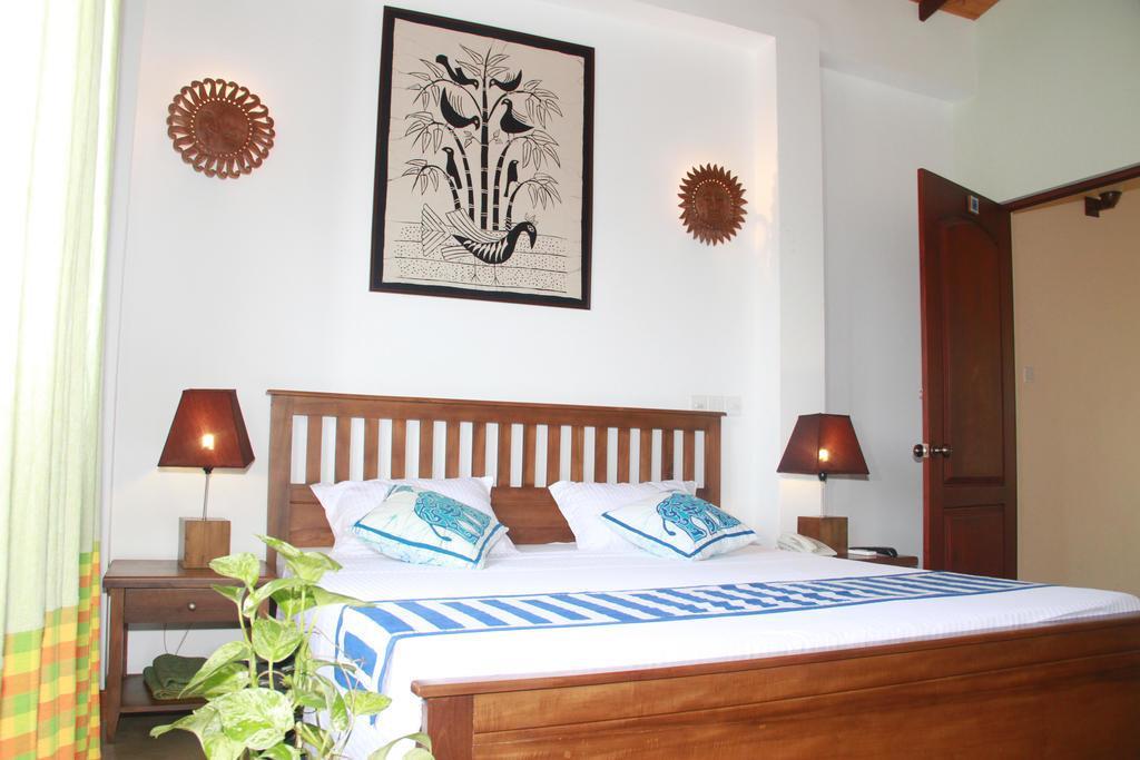 Blue Elephant Tourist Guesthouse Negombo Exterior foto